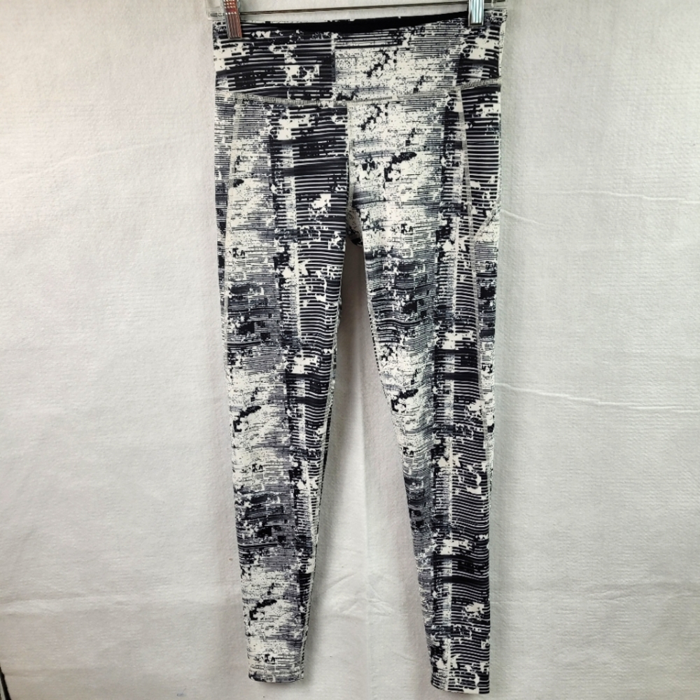 --SOLD--Oakley Hydrolix Tights Small Midrise Black White